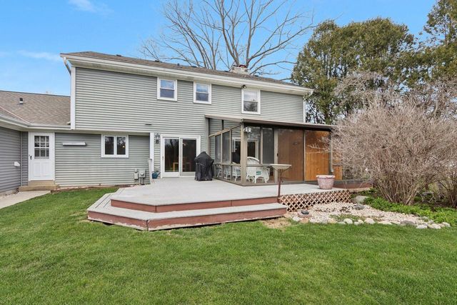N61W29595 Woodfield ROAD, Hartland, WI 53029