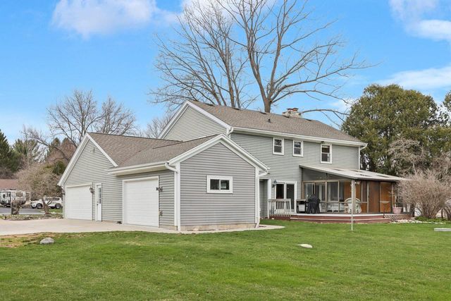 N61W29595 Woodfield ROAD, Hartland, WI 53029