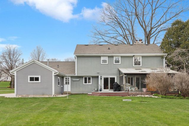 N61W29595 Woodfield ROAD, Hartland, WI 53029