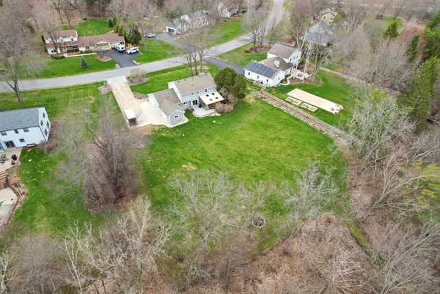 N61W29595 Woodfield ROAD, Hartland, WI 53029