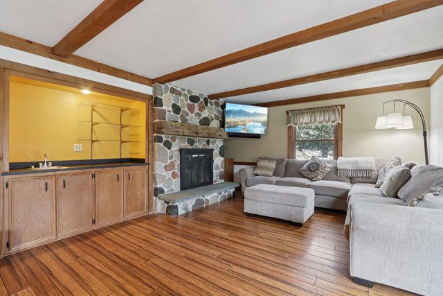 N61W29595 Woodfield ROAD, Hartland, WI 53029
