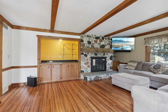 N61W29595 Woodfield ROAD, Hartland, WI 53029