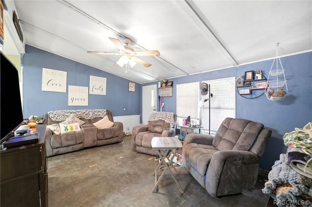 5699 S Sandalwood Way, Floral City, FL 34436
