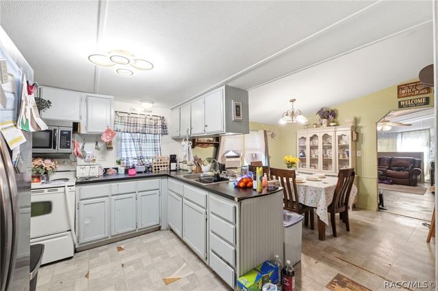5699 S Sandalwood Way, Floral City, FL 34436