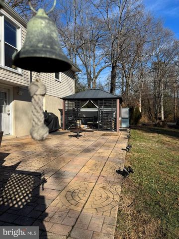 131 CASMAR ST SE, Vienna, VA 22180