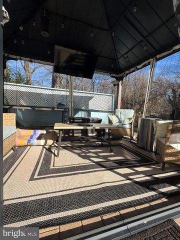 131 CASMAR ST SE, Vienna, VA 22180