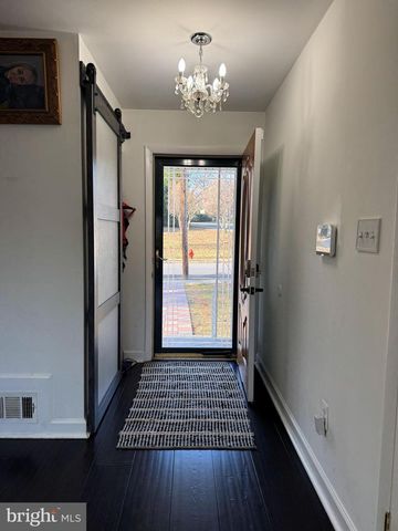 131 CASMAR ST SE, Vienna, VA 22180