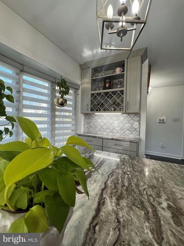 131 CASMAR ST SE, Vienna, VA 22180