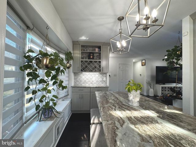 131 CASMAR ST SE, Vienna, VA 22180