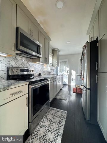 131 CASMAR ST SE, Vienna, VA 22180