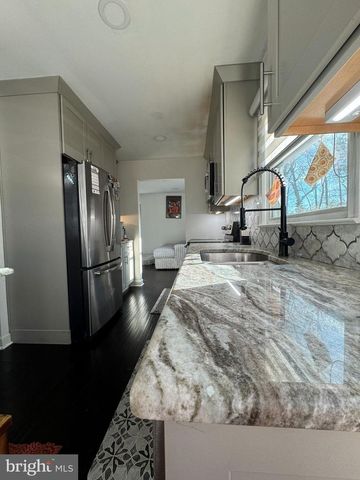 131 CASMAR ST SE, Vienna, VA 22180