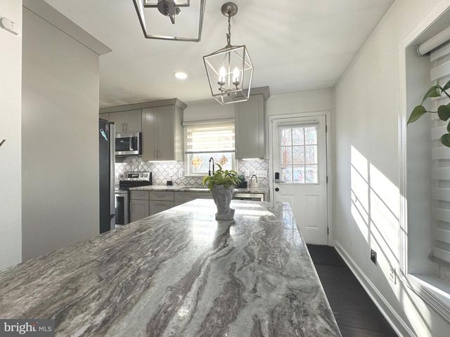 131 CASMAR ST SE, Vienna, VA 22180