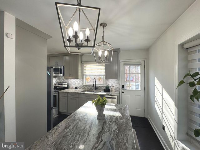 131 CASMAR ST SE, Vienna, VA 22180