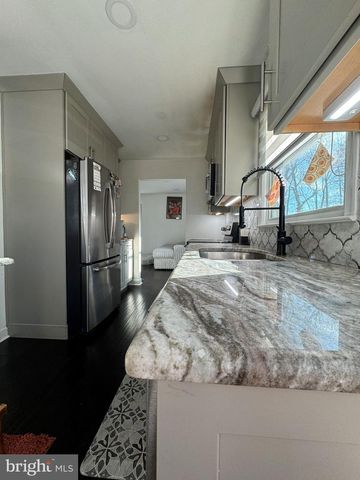 131 CASMAR ST SE, Vienna, VA 22180