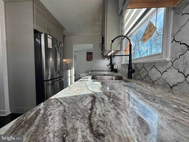 131 CASMAR ST SE, Vienna, VA 22180