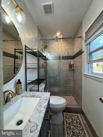 131 CASMAR ST SE, Vienna, VA 22180