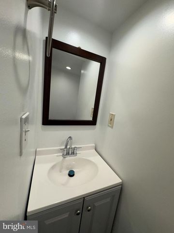 131 CASMAR ST SE, Vienna, VA 22180