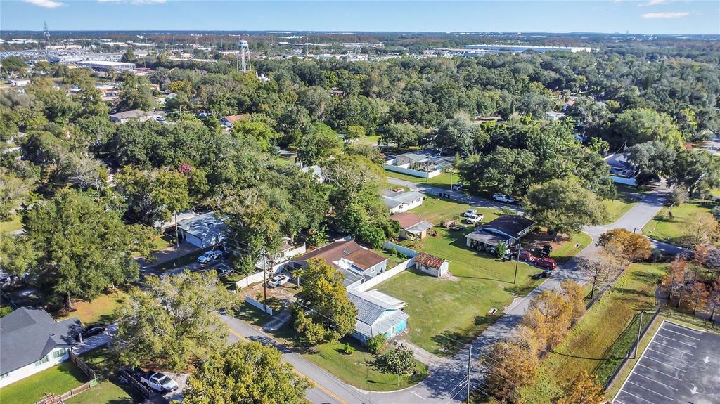 Image 12 of property listing at 9433 2ND AVENUE, Orlando, FL 32824