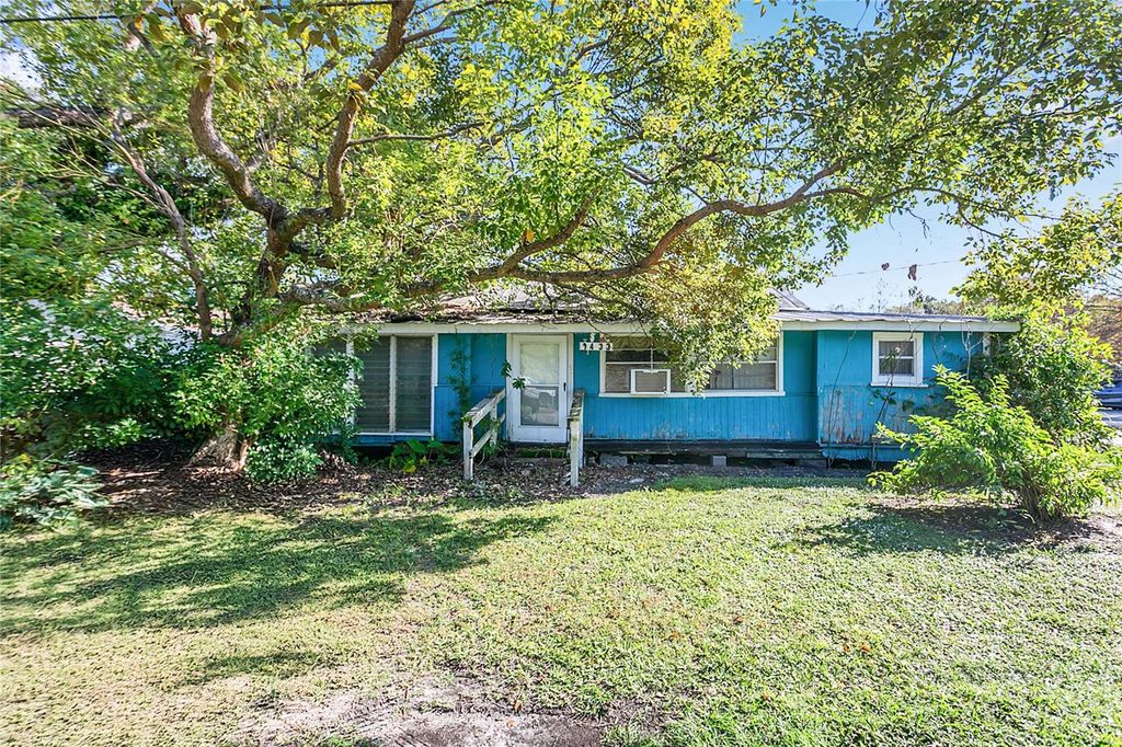 Image 5 of property listing at 9433 2ND AVENUE, Orlando, FL 32824