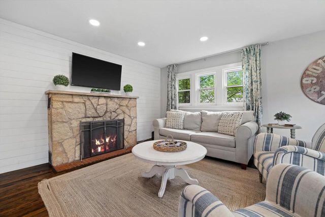 3165 Lockwood BOULEVARD, Lake Geneva, WI 53147