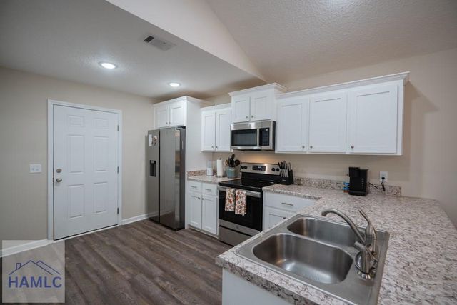 71 Cruz Road, Jesup, GA 31545