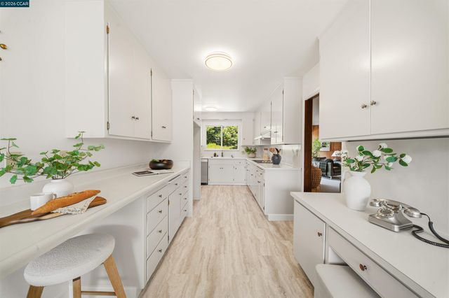 16985 Lamont Ct, Castro Valley, CA 94546