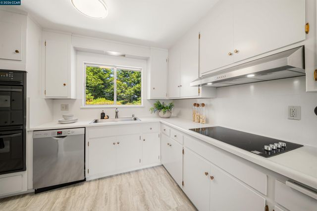 16985 Lamont Ct, Castro Valley, CA 94546