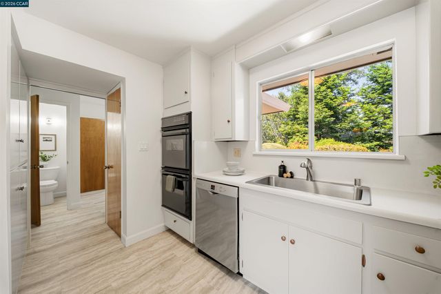 16985 Lamont Ct, Castro Valley, CA 94546