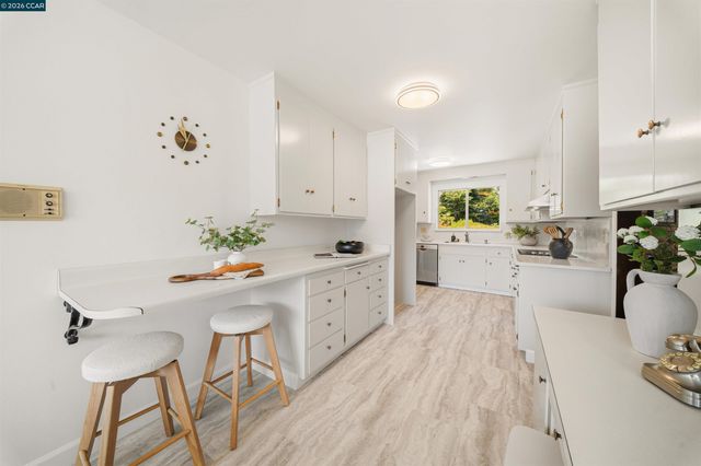 16985 Lamont Ct, Castro Valley, CA 94546