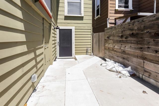 1432 12th Street B, Oakland, CA 94607