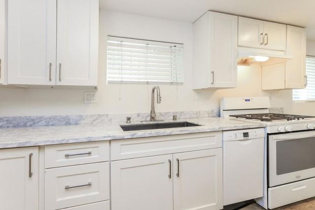 1432 12th Street B, Oakland, CA 94607