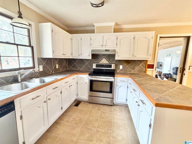 203 POPWELL AVENUE, Clanton, AL 35045