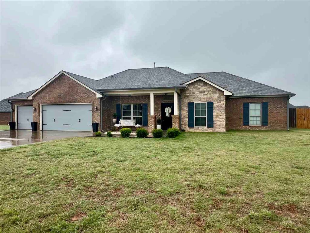 5812 NE Cornwallis Dr, Elgin, OK 73538