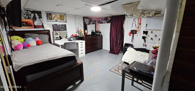 52 Martin Terrace, Woodbridge, NJ 07095