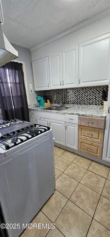 52 Martin Terrace, Woodbridge, NJ 07095