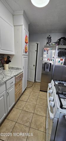 52 Martin Terrace, Woodbridge, NJ 07095