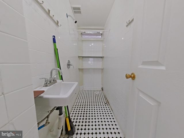 529 TREE ST, Philadelphia, PA 19148