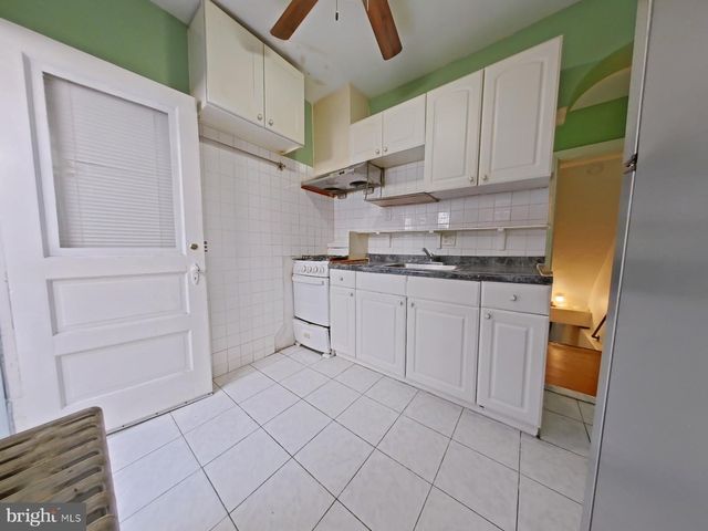 529 TREE ST, Philadelphia, PA 19148