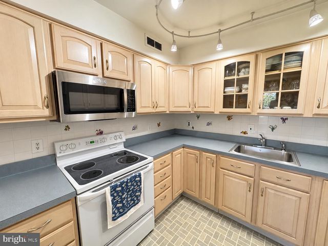 601 WHITPAIN HLS HLS, Blue Bell, PA 19422