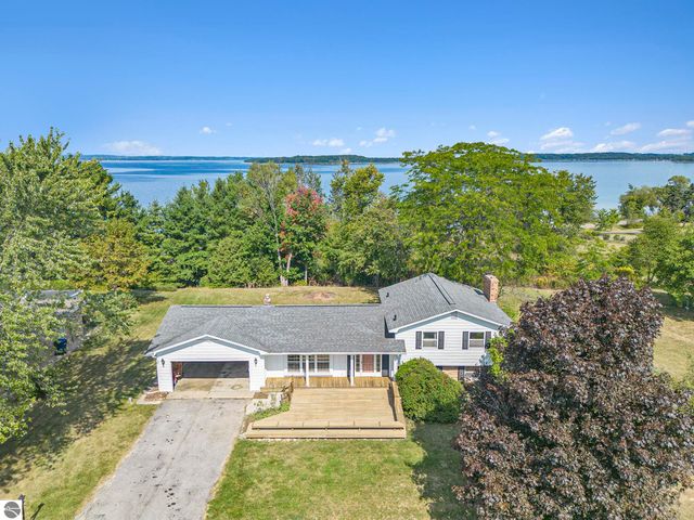 1503 Braemar Drive, Traverse City, MI 49686
