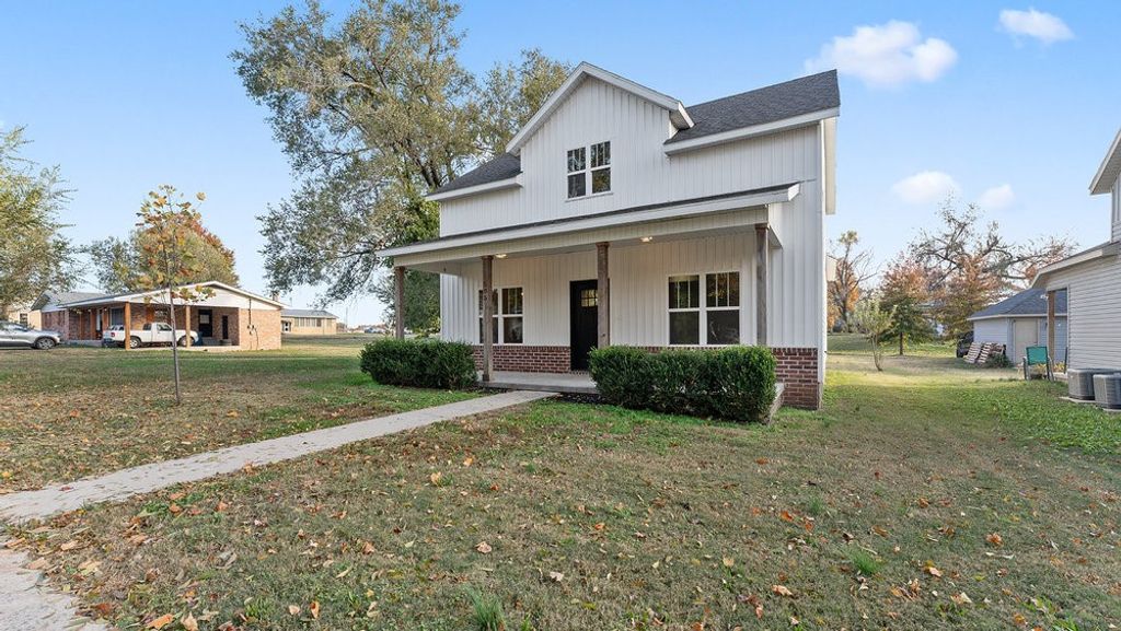 505 Birmingham Street, Gravette, AR 72736