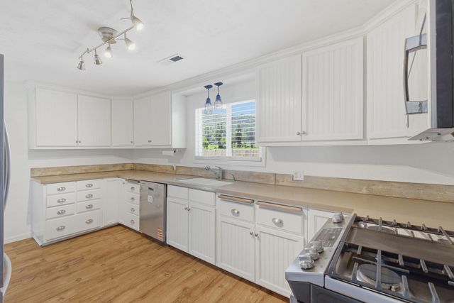 95 Champlin Lane, Gold Hill, OR 97525