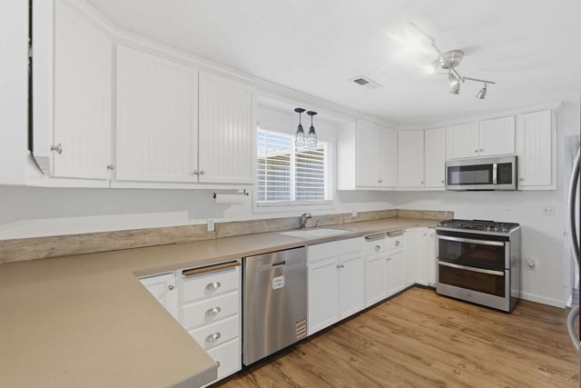 95 Champlin Lane, Gold Hill, OR 97525