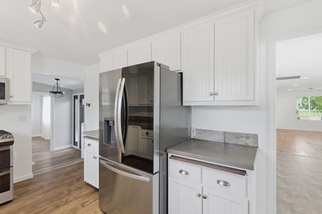 95 Champlin Lane, Gold Hill, OR 97525