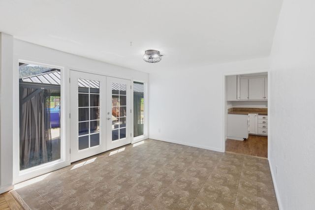 95 Champlin Lane, Gold Hill, OR 97525