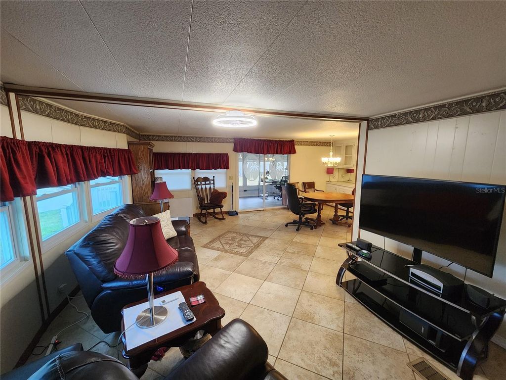 Image 2 of property listing at 808 53RD AVENUE E 110, Bradenton, FL 34203