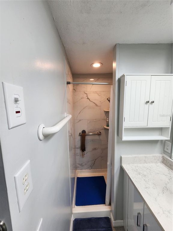 Image 11 of property listing at 808 53RD AVENUE E 110, Bradenton, FL 34203