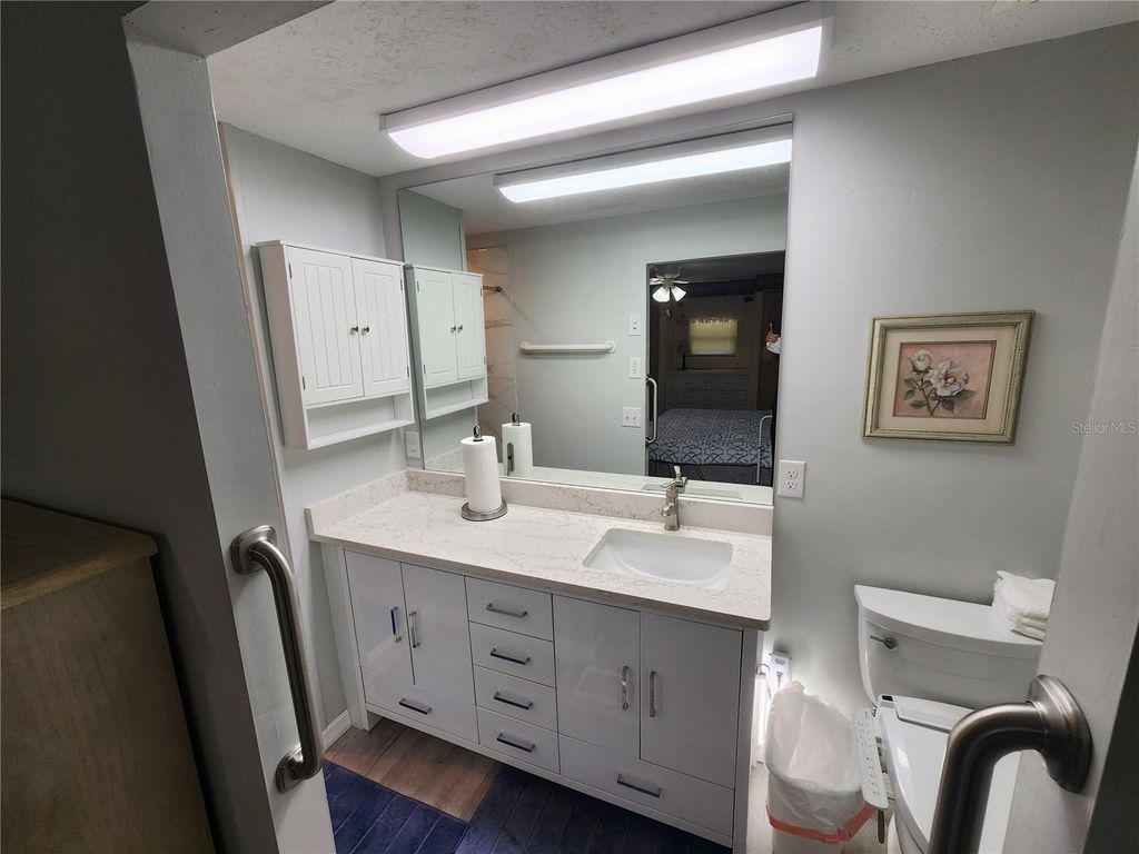 Image 12 of property listing at 808 53RD AVENUE E 110, Bradenton, FL 34203