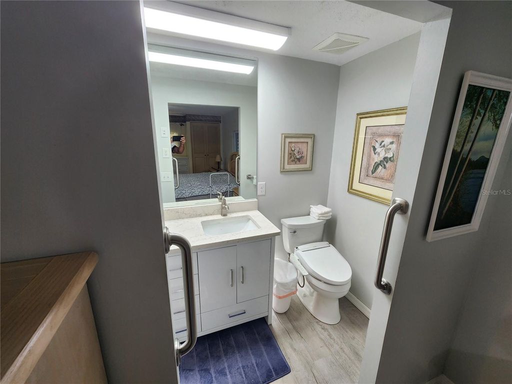 Image 13 of property listing at 808 53RD AVENUE E 110, Bradenton, FL 34203