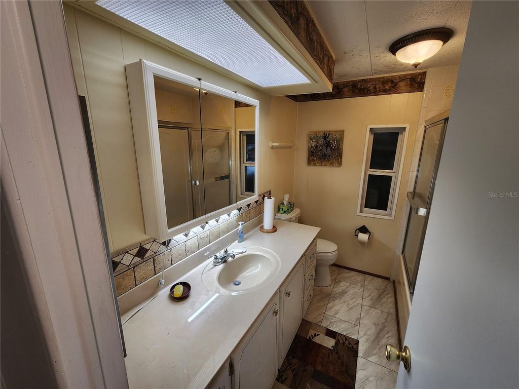Image 18 of property listing at 808 53RD AVENUE E 110, Bradenton, FL 34203